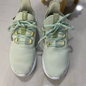 Adidas size 8 cloud foam shoes